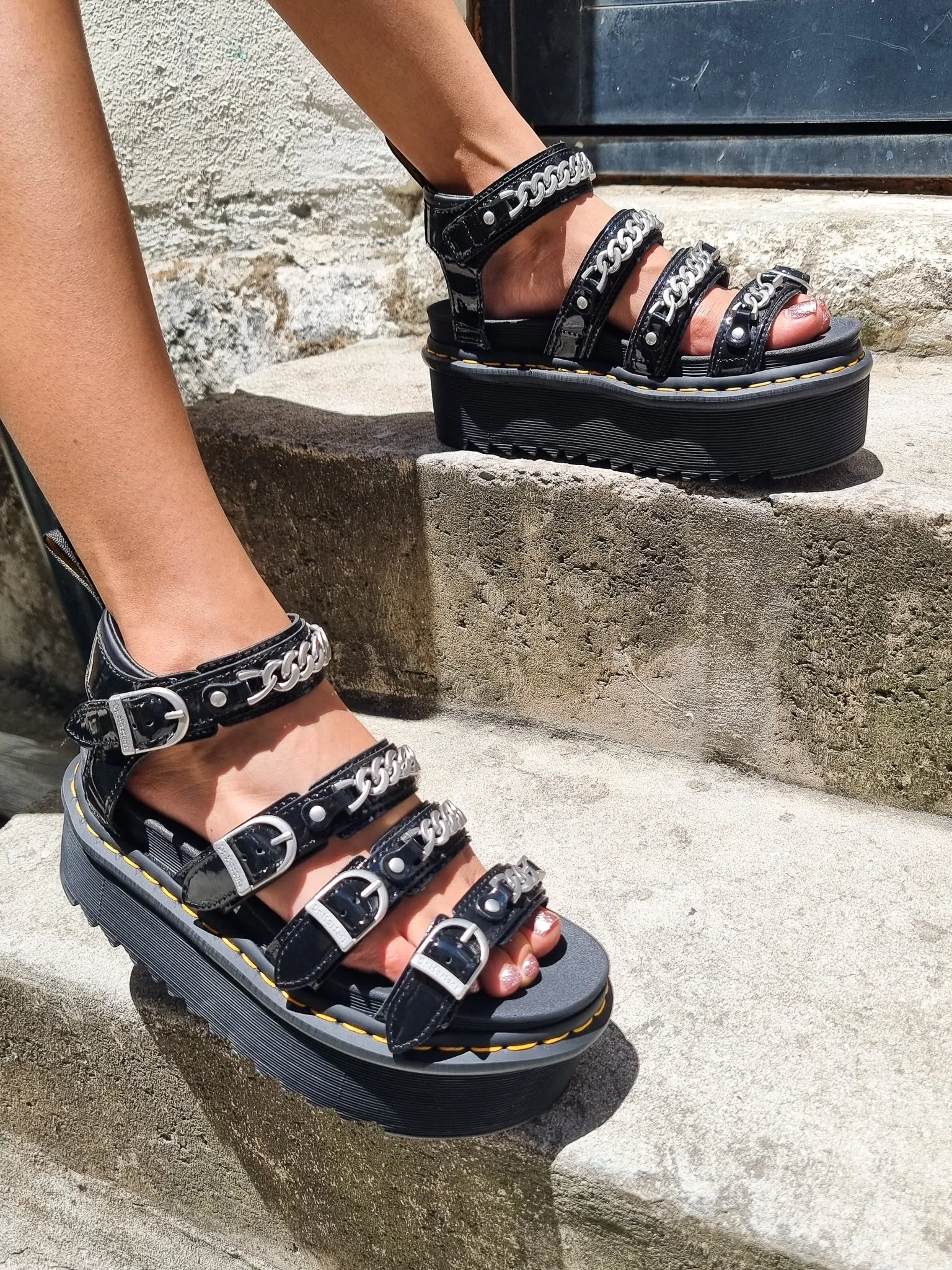 DR. MARTENS BLAIRE II QUAD CHAIN