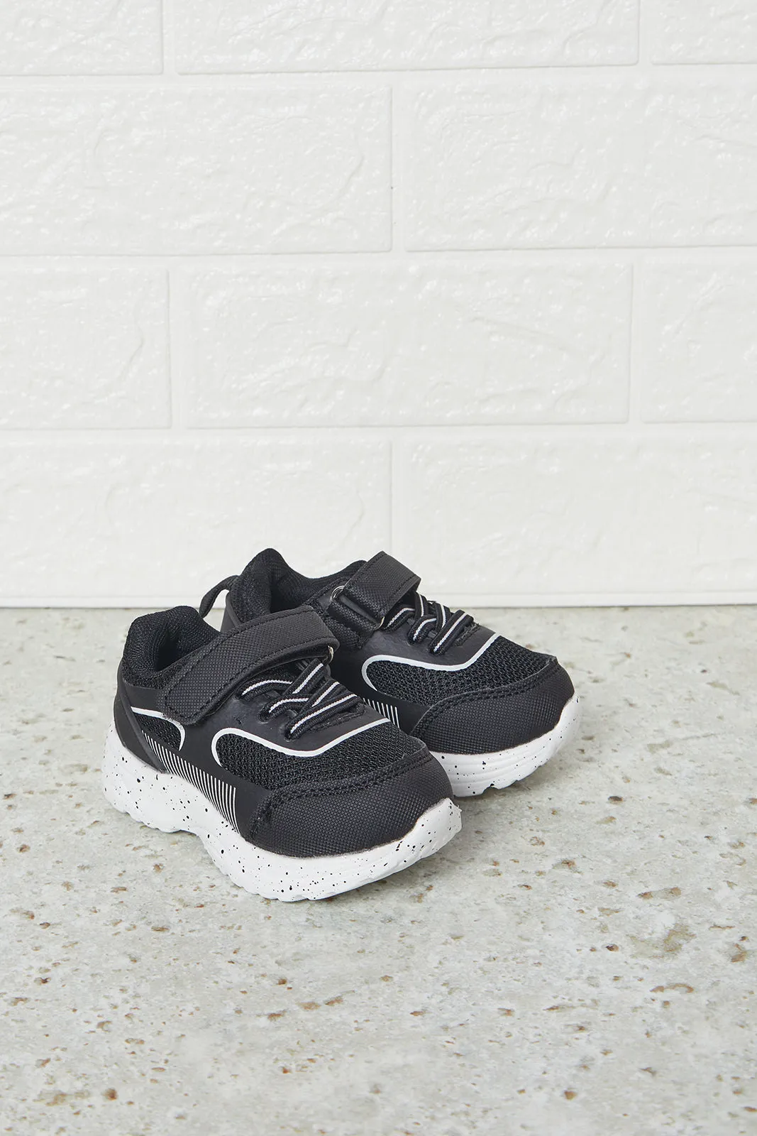 Infant Boys Black Textured Trainer